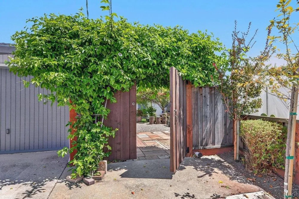 2050 Halterman Avenue Santa Cruz, CA 95062