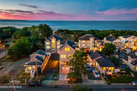 95 Seabreeze Avenue