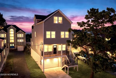 95 Seabreeze Avenue