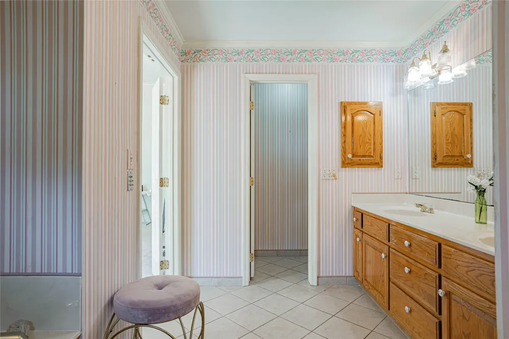 1010 Saddle Lane Skiatook, OK 74070