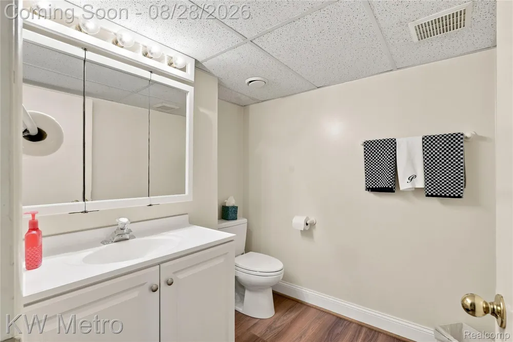 17700 Adrian Road Southfield City, MI 48075