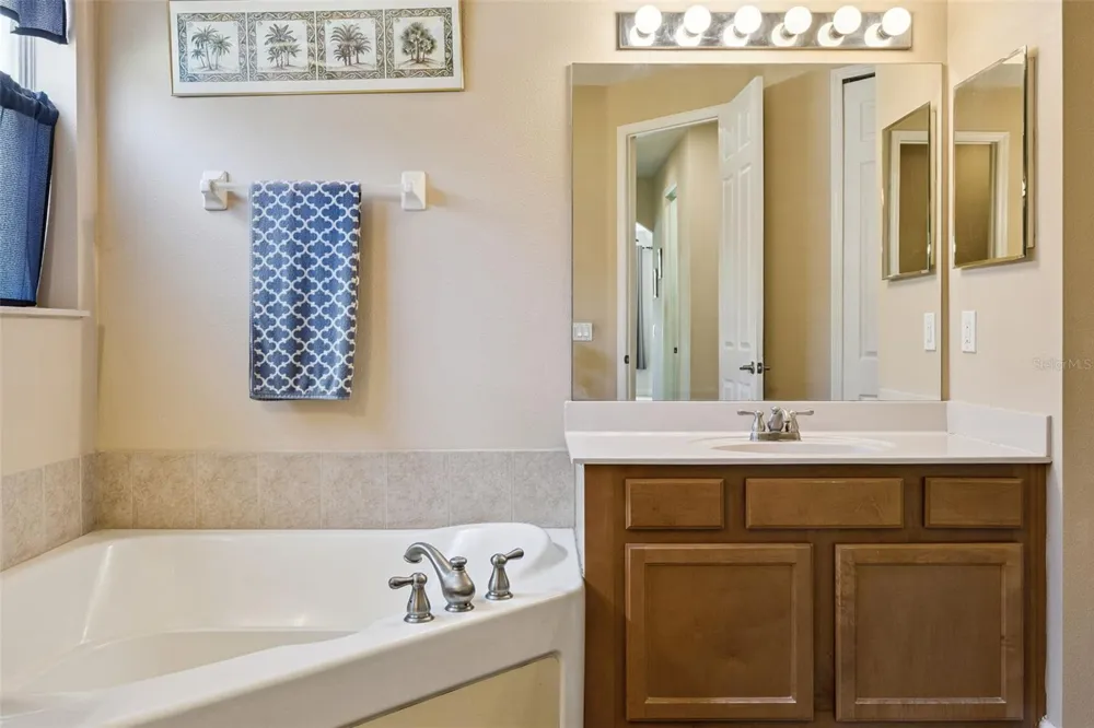 2040 HAWKS LANDING DRIVE Orlando, FL 32820