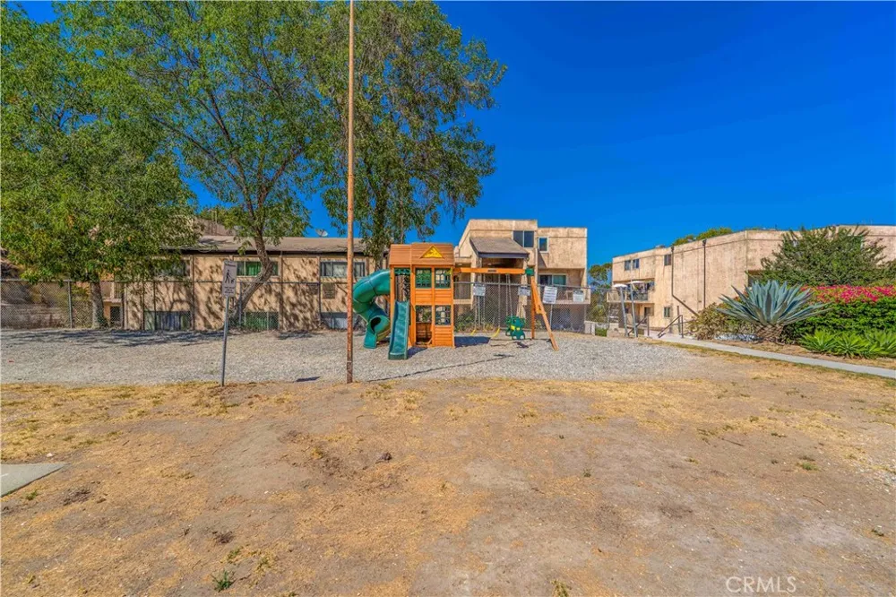 1791 Neil Armstrong #102 Montebello, CA 90640