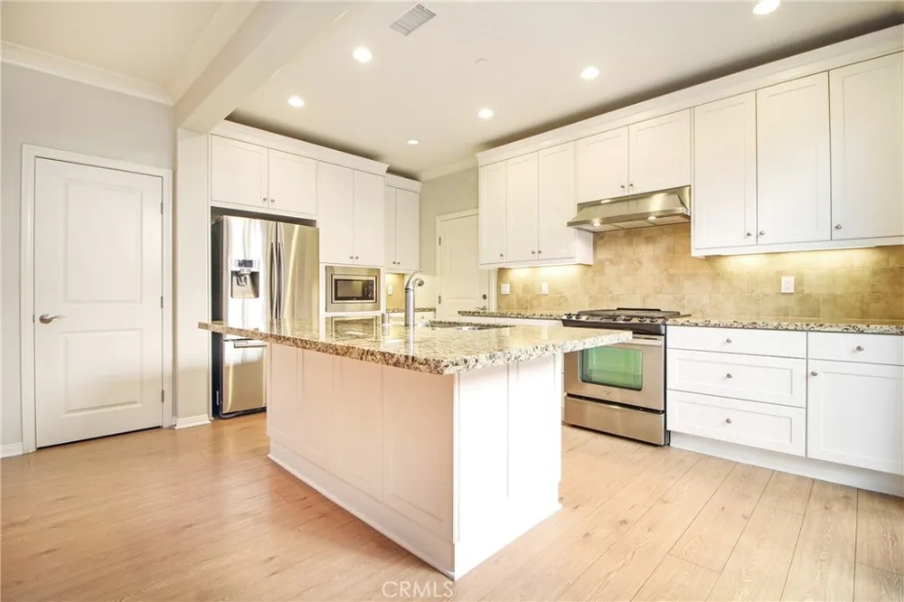 75 Thornhurst Irvine, CA 92620