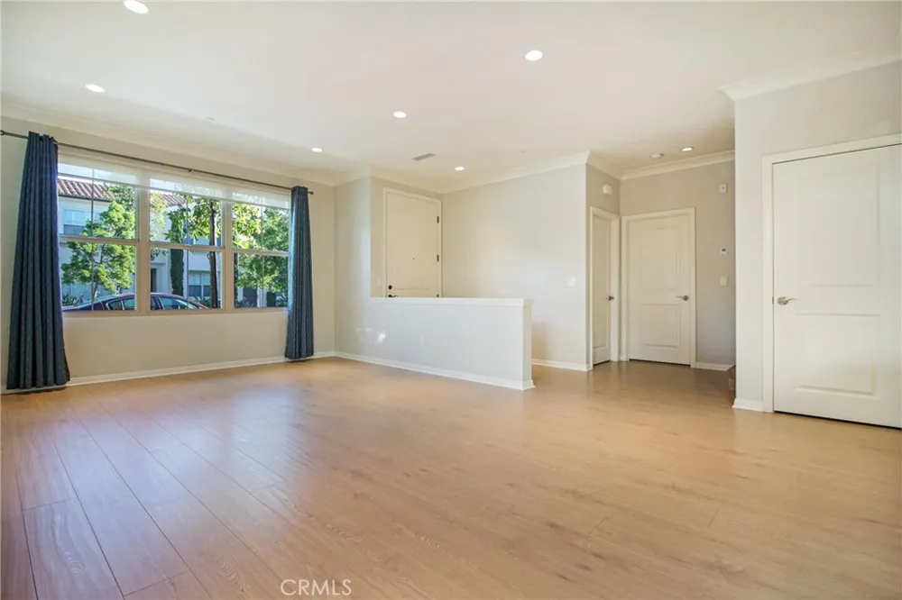75 Thornhurst Irvine, CA 92620