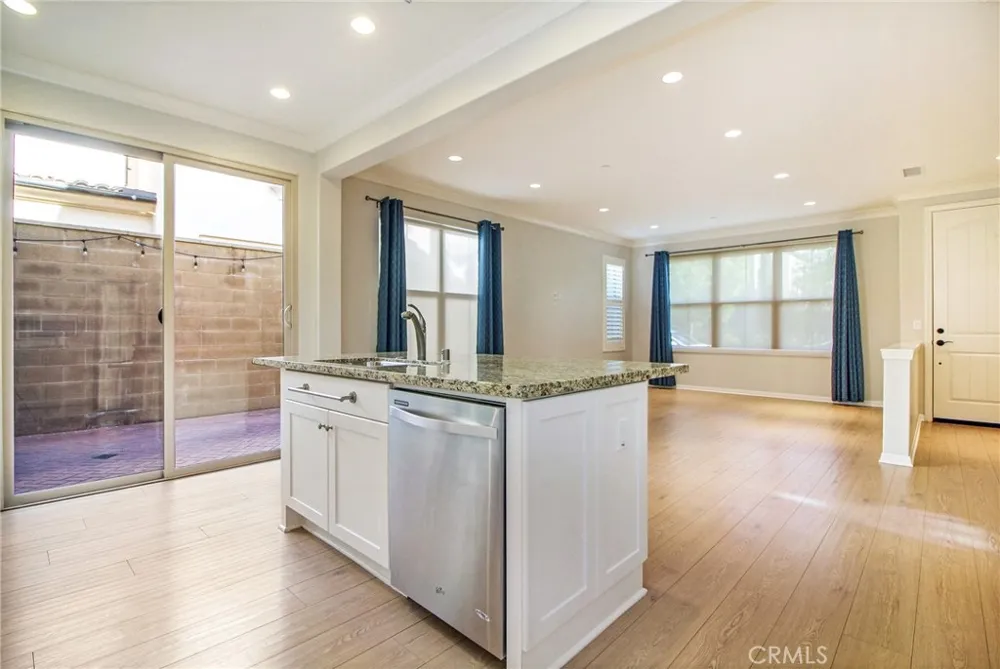 75 Thornhurst Irvine, CA 92620