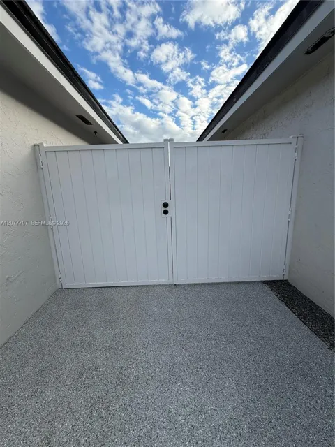 2658 W 74th Ter