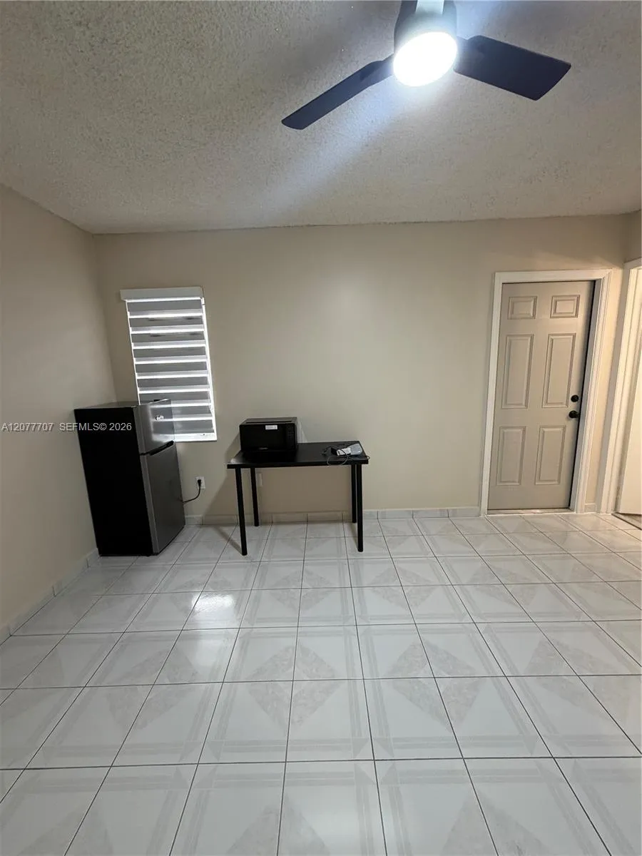 2658 W 74th Ter Hialeah, FL 33016