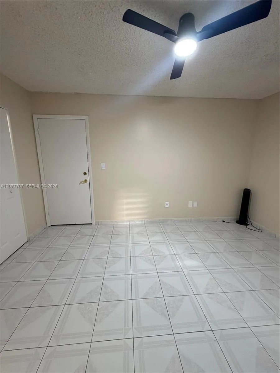 2658 W 74th Ter Hialeah, FL 33016