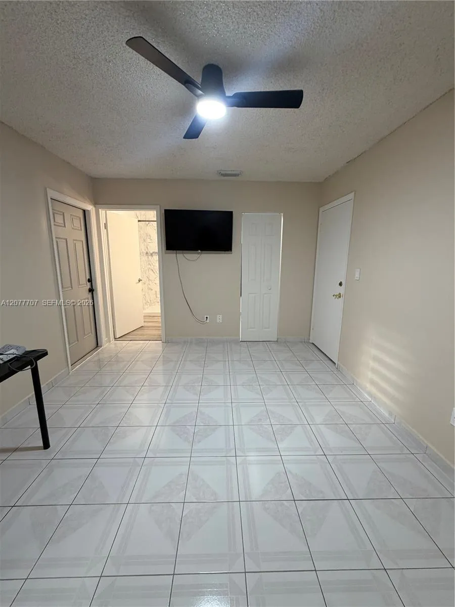 2658 W 74th Ter Hialeah, FL 33016