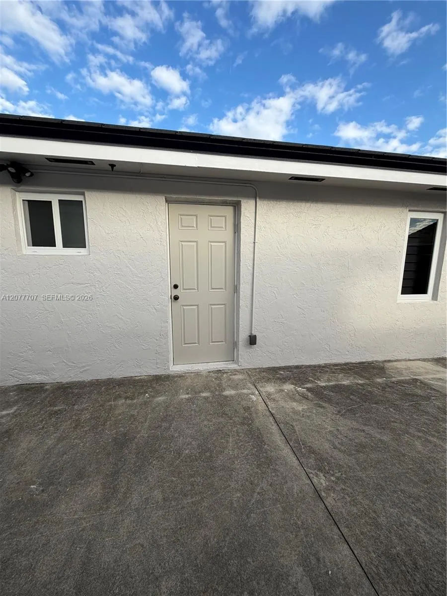 2658 W 74th Ter Hialeah, FL 33016