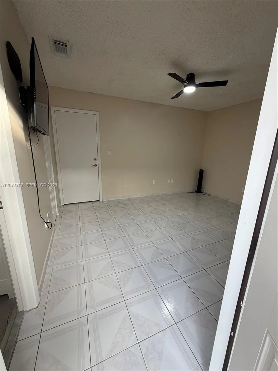 2658 W 74th Ter Hialeah, FL 33016
