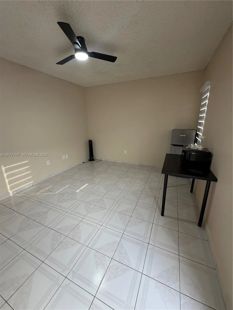 2658 W 74th Ter Hialeah, FL 33016