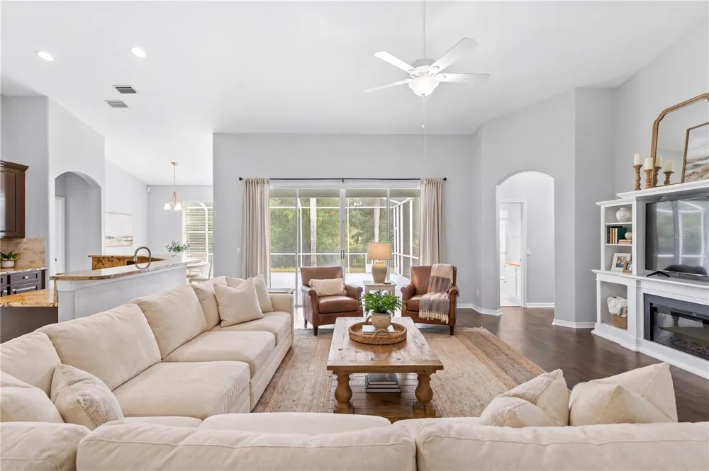 1604 LORIANA STREET Brandon, FL 33511