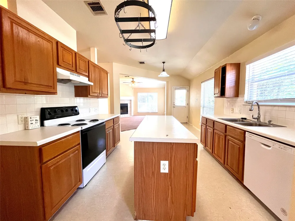 100 Giancarlos Lane Buda, TX 78610