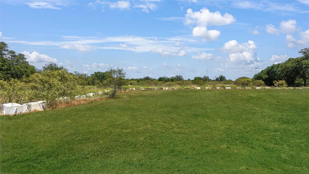 3924 Us-290 E Paige, TX 78659