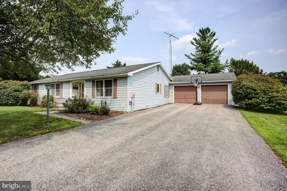 16 EASY STREET Littlestown, PA 17340