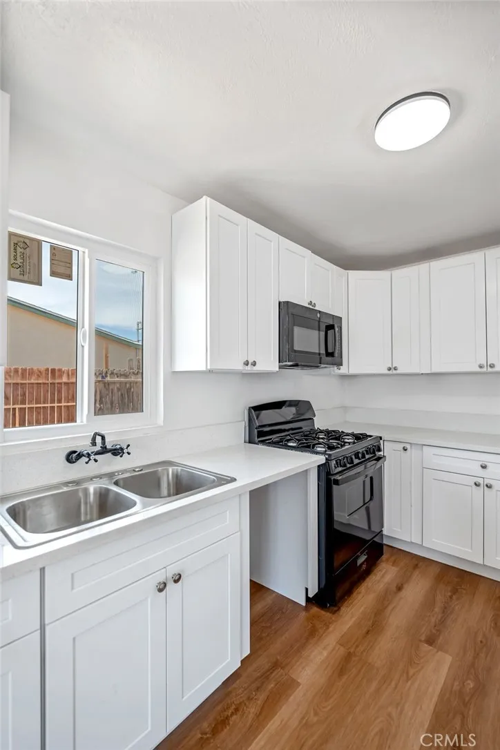 21932 Standing Rock Avenue Apple Valley, CA 92307