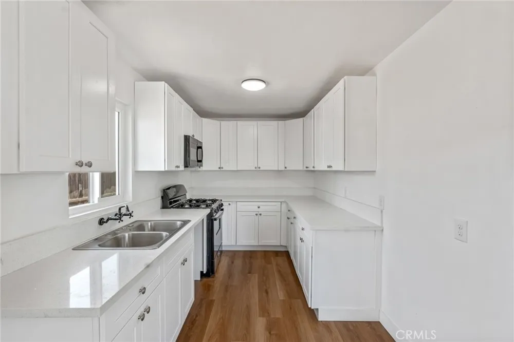 21932 Standing Rock Avenue Apple Valley, CA 92307