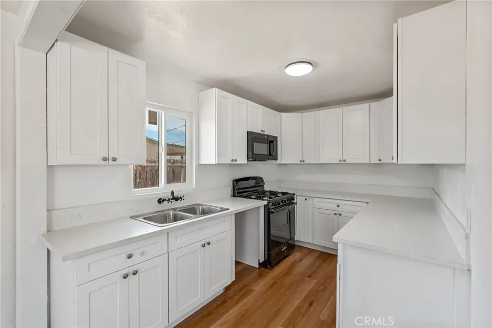 21932 Standing Rock Avenue Apple Valley, CA 92307