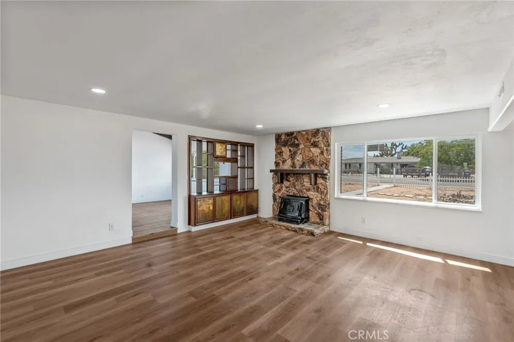 21932 Standing Rock Avenue Apple Valley, CA 92307