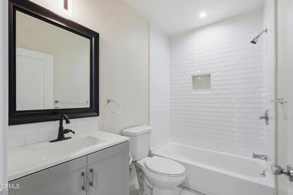6721 Vineland Avenue North Hollywood, CA 91606