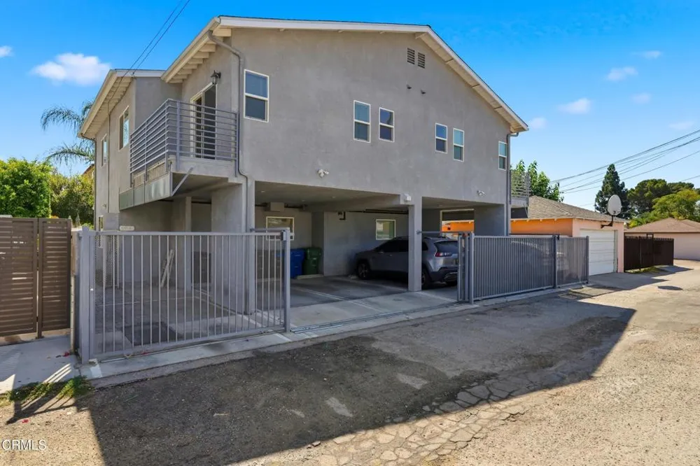 6721 Vineland Avenue North Hollywood, CA 91606