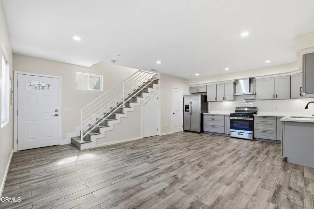 6721 Vineland Avenue North Hollywood, CA 91606