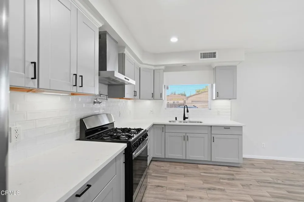 6721 Vineland Avenue North Hollywood, CA 91606