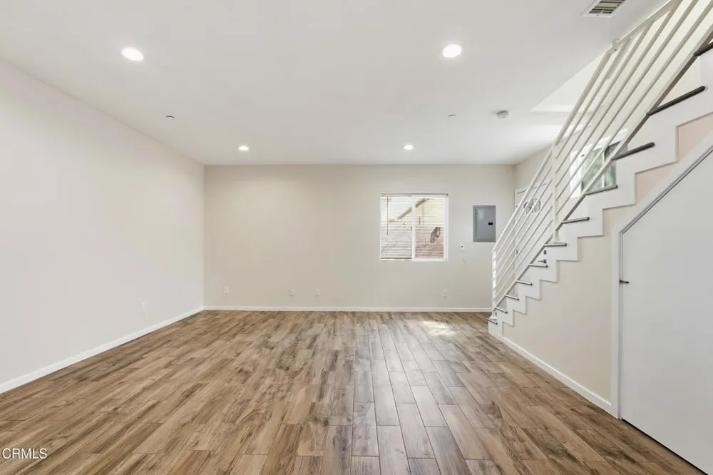 6721 Vineland Avenue North Hollywood, CA 91606