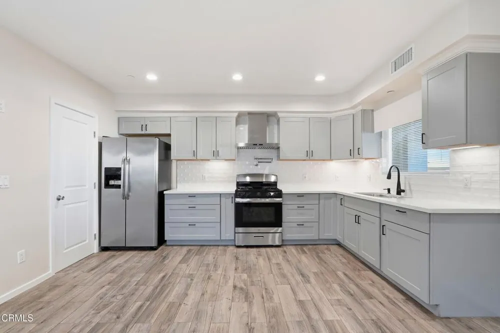 6721 Vineland Avenue North Hollywood, CA 91606