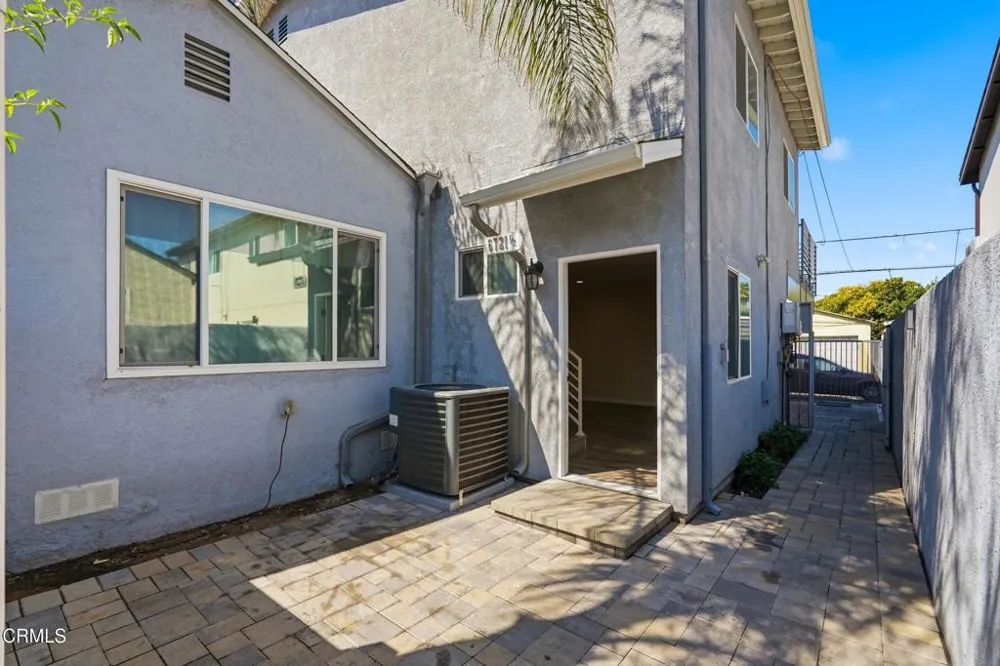 6721 Vineland Avenue North Hollywood, CA 91606