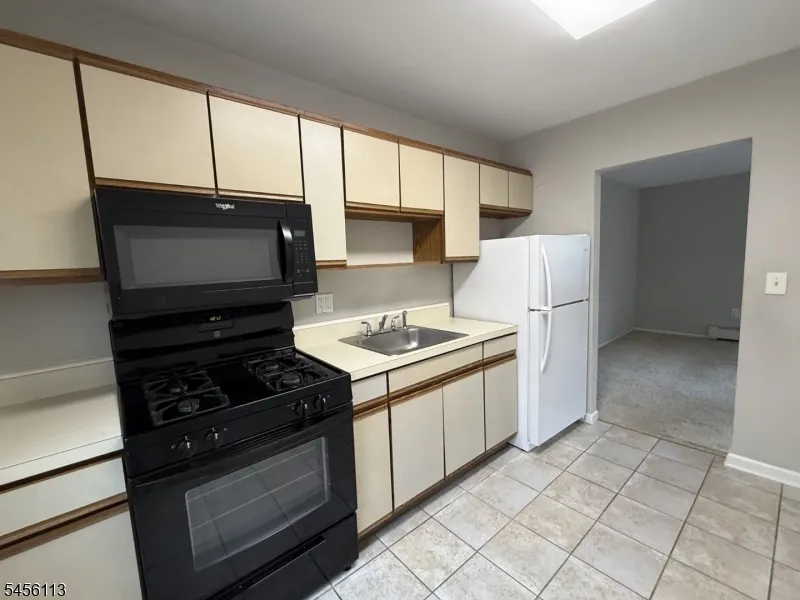 54 Knox Ter #1B Unit 1B Wayne, NJ 07470