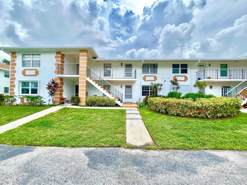 1219 S LAKES END DRIVE #B1 Fort Pierce, FL 34982