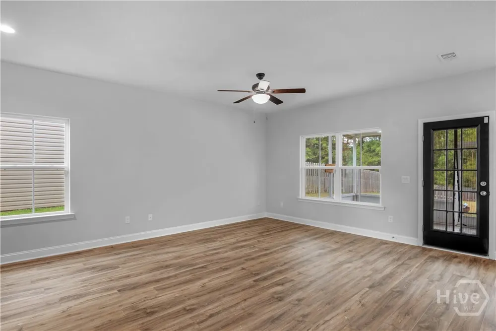 729 Fairview Circle Hinesville, GA 31313