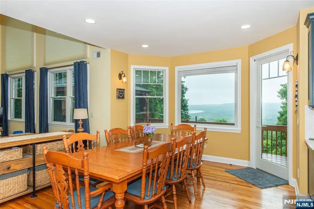 93 Coventry Way Ringwood, NJ 07456