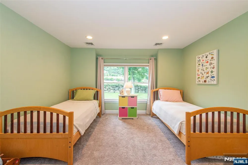 93 Coventry Way Ringwood, NJ 07456
