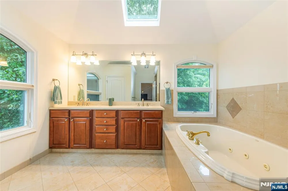 93 Coventry Way Ringwood, NJ 07456
