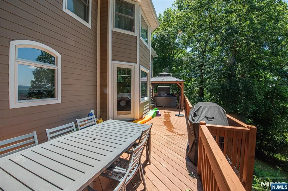 93 Coventry Way Ringwood, NJ 07456