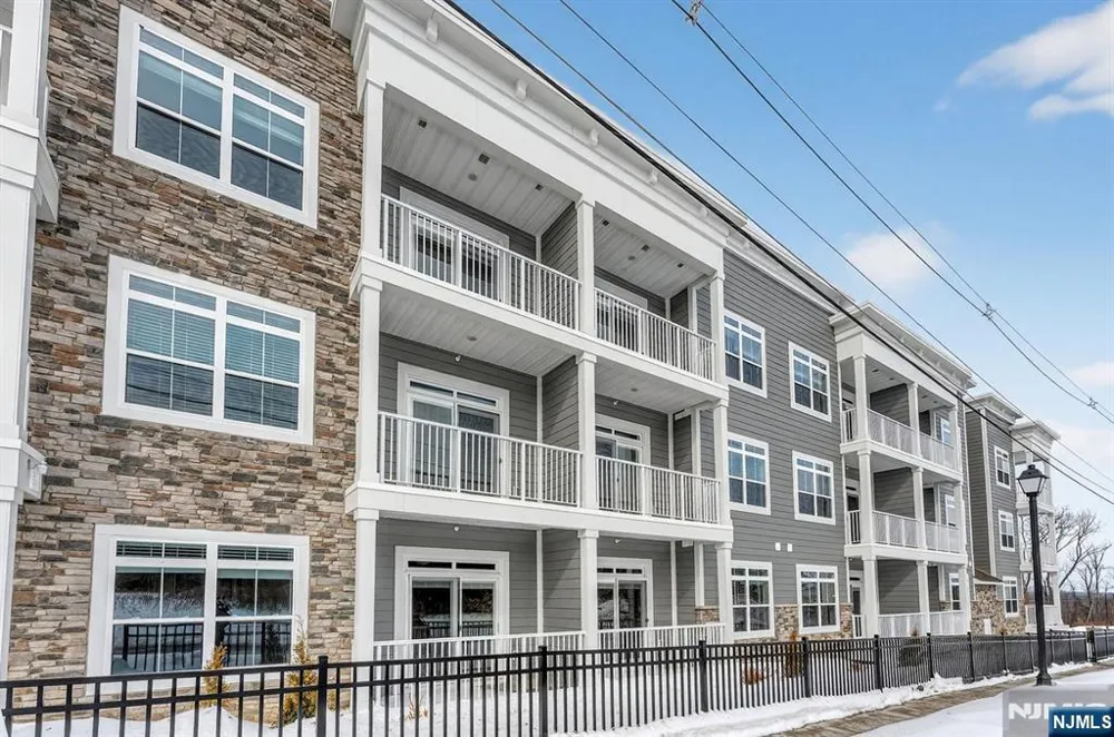 7 Theta Drive 111 Vernon, NJ 07462