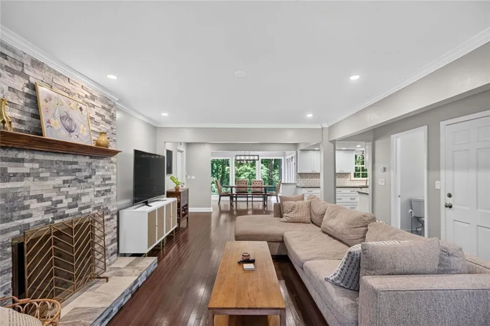 4371 Vintage Lane Dunwoody, GA 30338