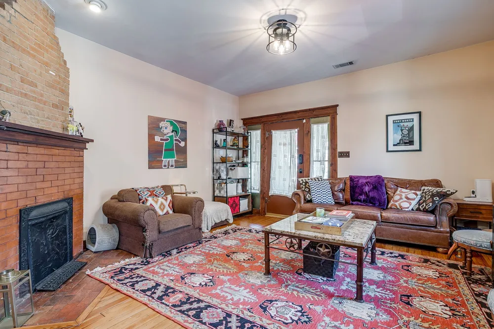 2009 Fairmount Avenue Fort Worth, TX 76110