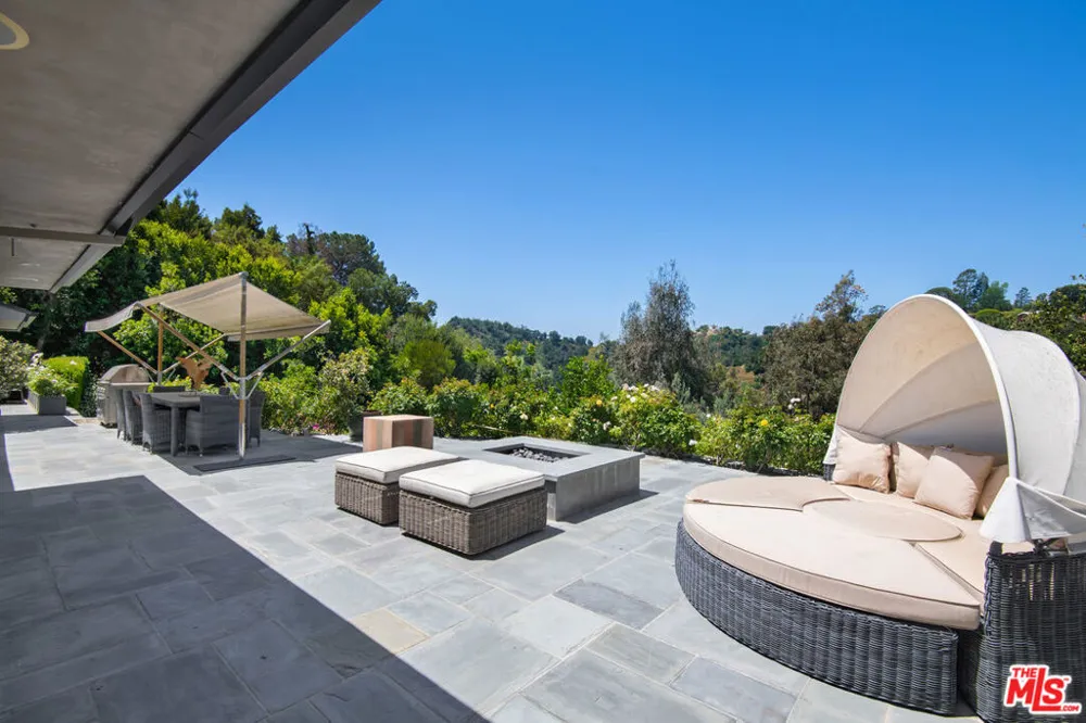 3035 Lake Glen Drive Beverly Hills, CA 90210