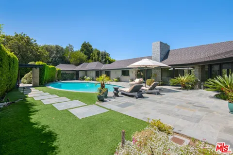 3035 Lake Glen Drive