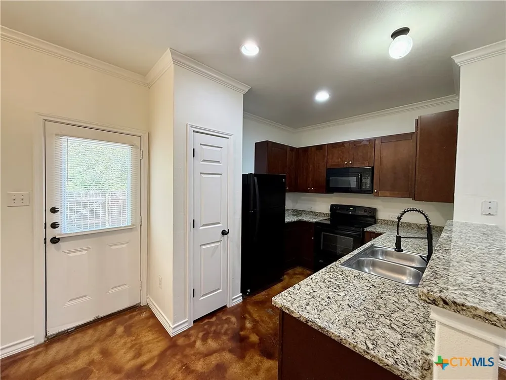 91 Plaza Drive #2 Universal City, TX 78148