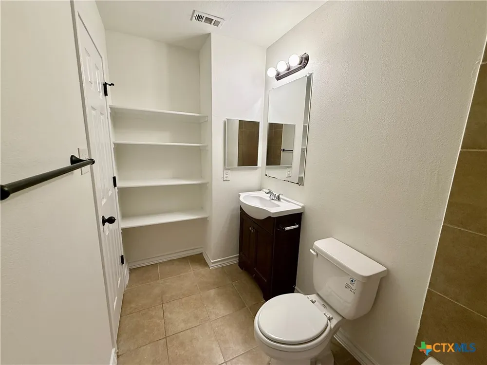 91 Plaza Drive #2 Universal City, TX 78148