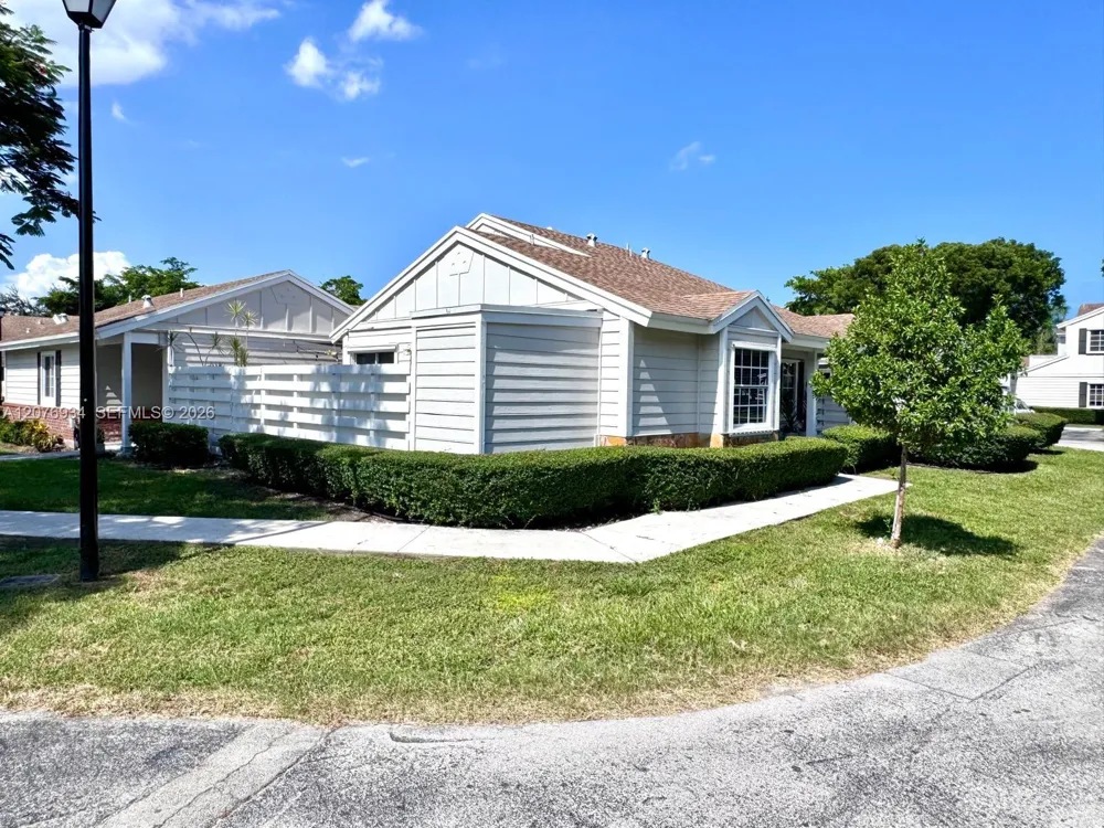 13700 SW 149th Cir Ln #4-60 Miami, FL 33186