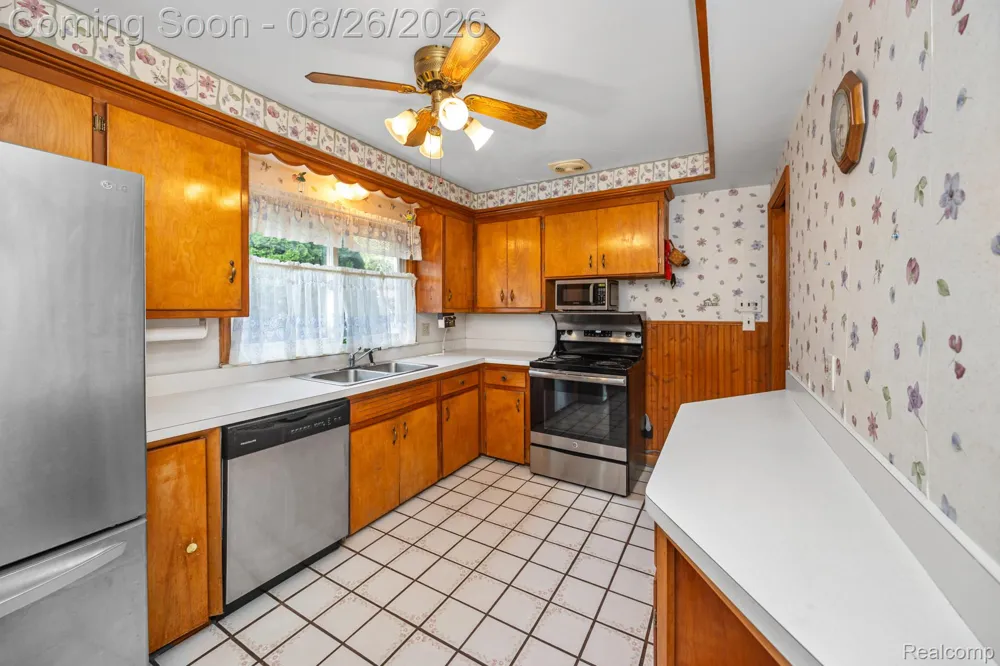9137 Columbia Redford Charter Township, MI 48239