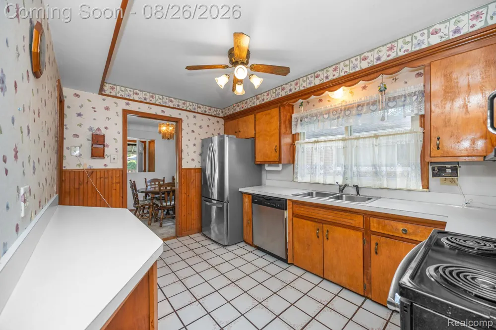 9137 Columbia Redford Charter Township, MI 48239