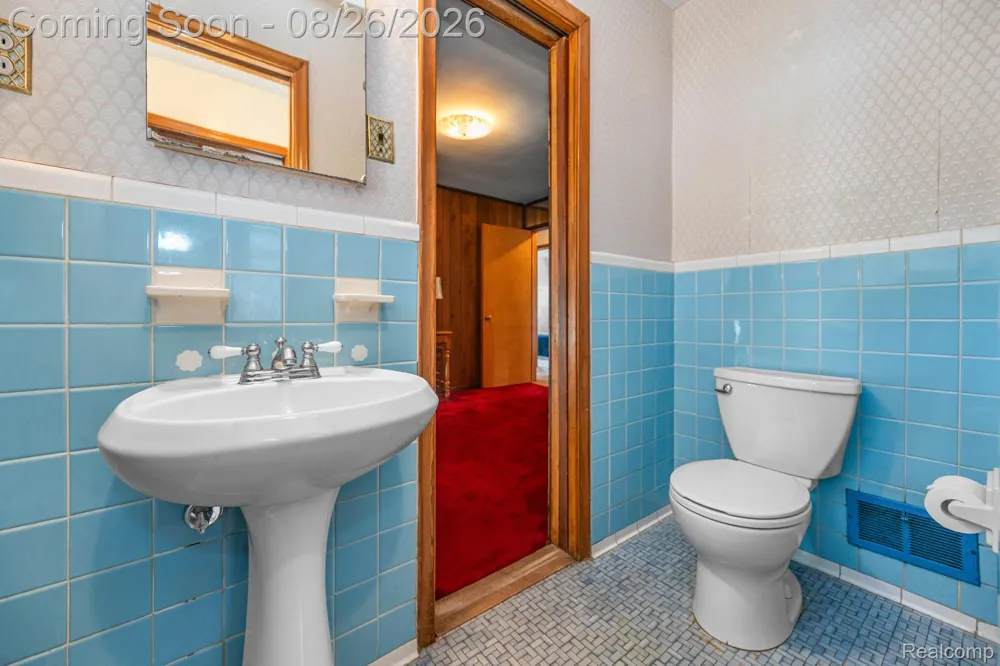 9137 Columbia Redford Charter Township, MI 48239